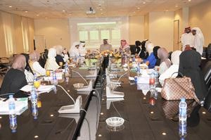 مجسار الجسار خلال اجتماعه مع الوفد القطري بحضور عدد من قيادات الكهرباء
