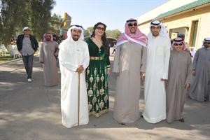 الشيخ صباح الخالد لدى وصوله وفي استقباله الشيخ علي الجابر وحرمه﻿