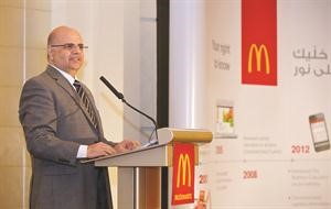 المدير التنفيذي لماكدونالدز الشرق الاوسط وافريقيا يوسف عبدالغني متحدثا في المؤتمر﻿