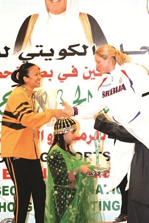 الصربية تسلم على الماليزية في رماية 25 مترا فردي