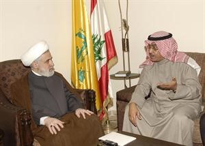 الزميل عدنان الراشد محاورا الشيخ نعيم قاسم محمود الطويل