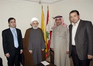 نائب امين عام حزب الله الشيخ نعيم قاسم متوسطا نائب رئيس التحرير الزميل عدنان الراشد ومدير التحرير الزميل محمد الحسيني والزميل داود رمال