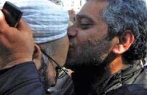 افتتاح مطعم لفضل شاكر في صيدا ومعظم رواده من السلفيين 