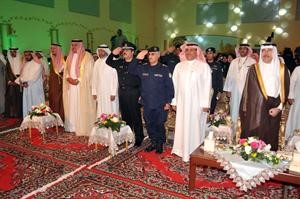 الحضور وقوفا للنشيد الوطني في احتفالات الجهراء بالاعياد الوطنية