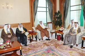  صاحب السمو الامير الشيخ صباح الاحمد خلال استقباله رئيس مجلس الامة علي الراشد وناصر المري وكامل العوضي
