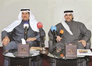 الشيخ سلمان الحمود وماضي الخميس خلال اللقاء
