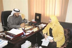 سعد العتيبي يتحدث للزميلة ليلى الشافعي 	﻿