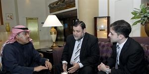 نائب رئيس التحرير الزميل عدنان الراشد ومدير التحرير الزميل محمد الحسيني خلال الحوار مع النائب خالد الضاهر	محمود الطويل﻿