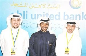 ضاري الوزان في زيارة لجناح المتحد بمعرض كويتي وافتخر
