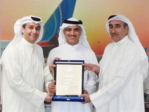 طارق الحمد و دصالح ياسين يكرمان غيث الغيث﻿