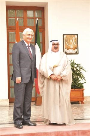 الشيخ ناصر صباح الاحمد مع وزير شؤون الخارجية الهندي سلمان خورشيد