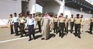 الشيخ احمد الخالد لدى وصوله كلية علي الصباح العسكرية