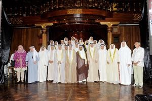 وزير التربية ووزير التعليم العالي دنايف الحجرف وعبدالاله معرفي يتوسطان عددا من الحضور في لقطة تذكارية	متين غوزال﻿