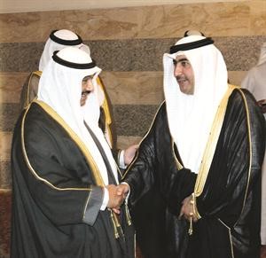 دانس الرشيد مصافحا سمو الشيخ ناصر المحمد