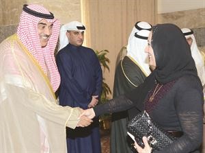 الشيخ صباح الخالد مصافحا داماني بورسلي