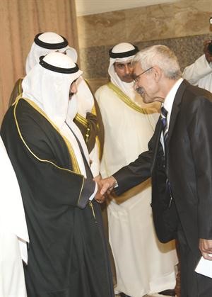 سمو الشيخ ناصر المحمد مرحبا بالدكتور عدنان شهاب الدين