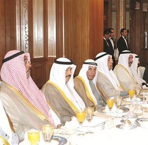 الشيخ شملان العبدالعزيز وعلي الغانم وناصر الساير وضاري العثمان والشيخ جابر الخالد
