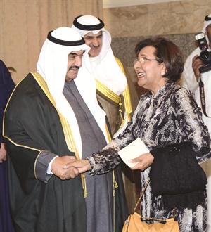 سمو الشيخ ناصر المحمد مرحبا بالدكتورة موضي الحمود