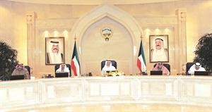 سمو رئيس الوزراء الشيخ جابر المبارك مترئسا جلسة امس ويبدو الشيخ احمد الحمود والشيخ احمد الخالد﻿