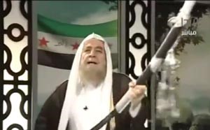 بالفيديو.. الشيخ العرعور يشهر سيفاً على الهواء قائلاً إنه سيجز به عنق بشار