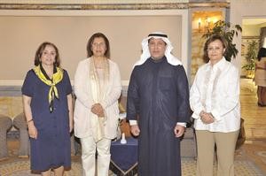 الشيخ مبارك فهد السالم وليلى الغانم ومنى الغانم ودلبيبة تميم﻿
