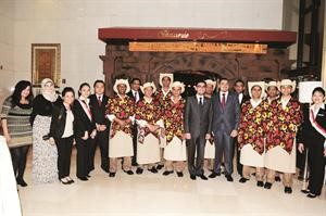 فريق العمل ومشاركة بالازياء البيروفية قاسم باشا