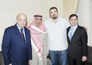 احمد الحريري متوسطا نائب رئيس التحرير الزميل عدنان الراشد ومدير التحرير الزميل محمد الحسيني والزميل عمر حبنجر	 	محمود الطويل﻿