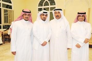 سعد الخنفور متوسطا شباب الدائرة﻿