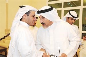سعد الخنفور يستمع لاحد المواطنين﻿