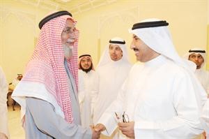 ويرحب باحد الناخبين﻿