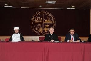 بيتر راجيك متوسطا دنزار حمزة ودخالد فرج﻿