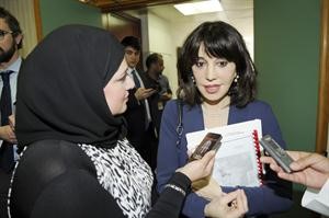 السفيرة ندى يافي متحدثة لوسائل الاعلام بعد توقيع الاتفاقيةهاني عبدالله﻿