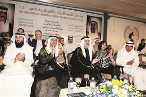 تحية من الحمود والحضور لاحد الفائزين