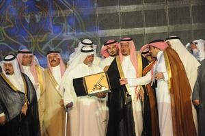 تكريم احد المشاركين ﻿