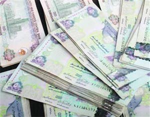 خادمتان تخفيان ربع مليون درهم و151 قطعة ذهبية في وسادتيْن