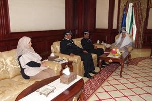 الشيخ احمد الحمود خلال استقباله اللواء حمدان العتيبي والسيدة سعاد الوزان بحضور الفريق يوسف السعودي﻿