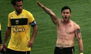 إيقاف لاعب يوناني مدى الحياة بسبب طريقة إحتفاله بالهدف 