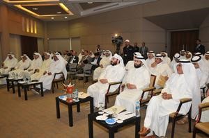 علي الزبيد يتقدم الحضور خلال الندوة
