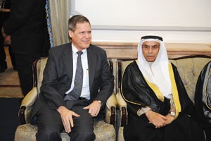 معبدالرحمن الغنيم والسفير الاميركي ماثيو تولر
