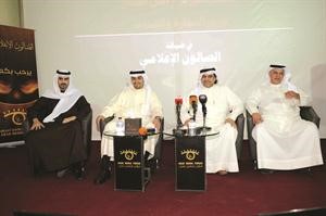 من اليمين براك الصبيح وماضي الخميس وانس الصالح والشيخ مشعل الجابر خلال الندوة	 هاني عبدالله﻿
