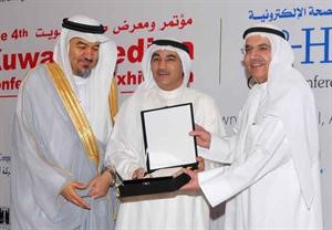 سمير العصفور ولؤي العبدالرزاق وتوفيق بن احمد خوجة﻿