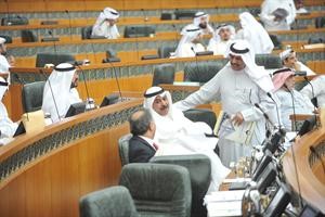 حمد سيف وخلف دميثير ودمحمد الهيفي﻿