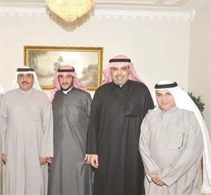 الشيخ خالد الفهد مع كامل الشمري ونواف الشمري وعناد الظفيري
