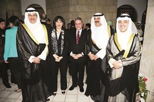 خالد الجارالله واحمد ناصر المحمد والسفير ضاري العجران مع السفير العراقي والسفيرة الفرنسية
