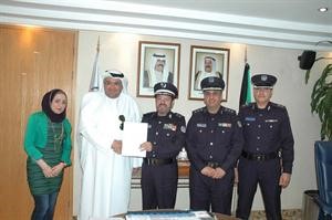 اللواء الانصاري والتركيت بعد توقيع العقد﻿