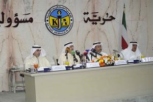 سامي النصف متحدثا في جمعية الصحافيين عن مستقبل الكويتية﻿