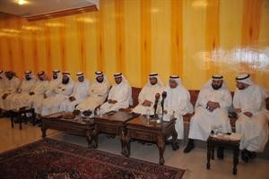 اعضاء كتلة الاغلبية خلال ندوتهم في ديوان المزعل بالشامية مساء امس الاول ﻿