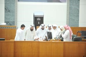 النواب على منصة المقرر﻿