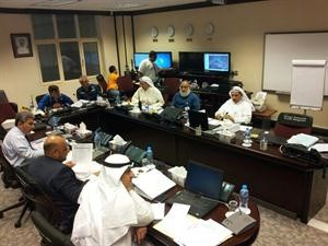 جانب من اجتماع الاطفاء والنفط قبل التمرين﻿