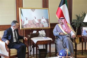 الشيخ صباح الخالد خلال لقائه السفير كوتيم مورينا